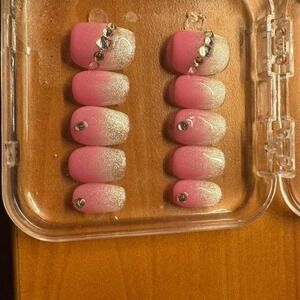 Glitterveil‎ Nail Set – Pre-Designed Press-On Elegance